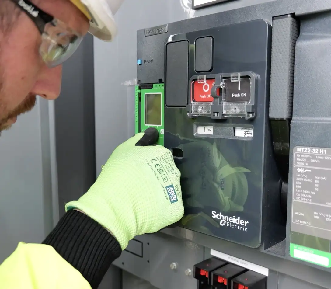 Serconnect worker installing a transformer